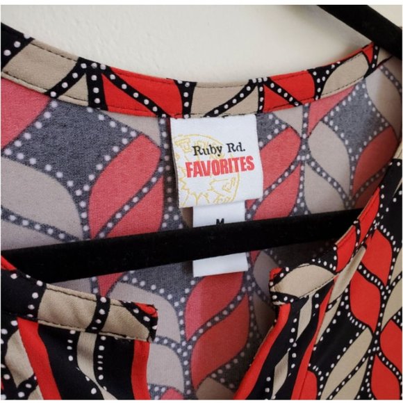 Ruby Rd. Favorites top Size M Black tan red print with tan textured dots - Picture 2 of 7